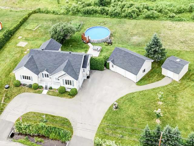 Bungalow For Sale in Quebec, Quebec