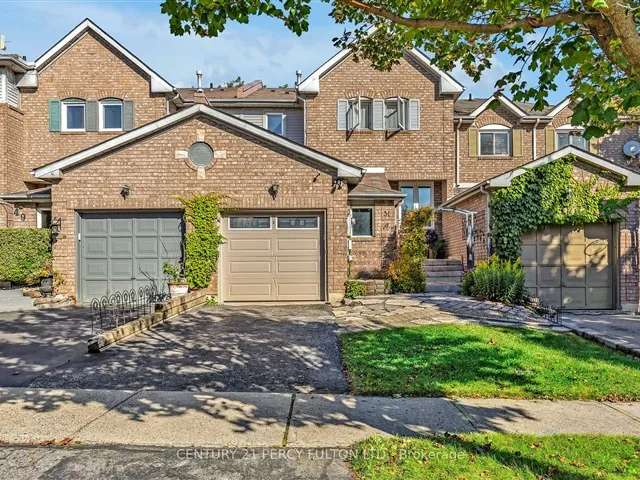 Townhouse For Sale in Whitby, Ontario