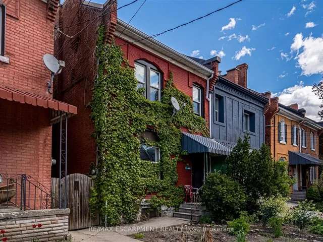 House For Sale in Hamilton, Ontario