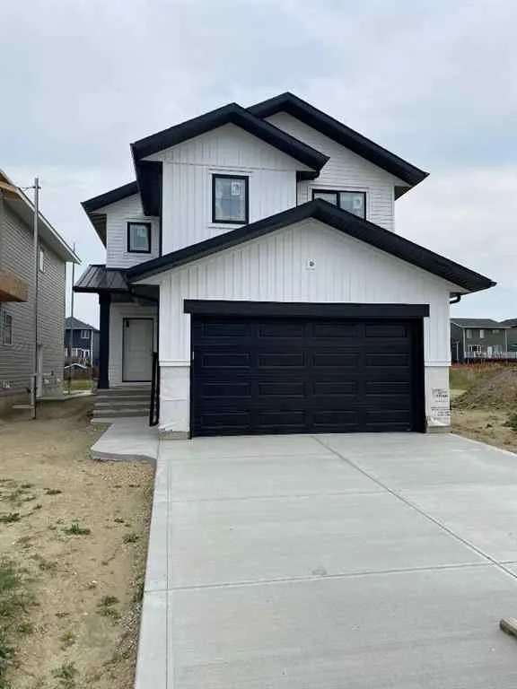 House For Sale in Blackfalds, Alberta