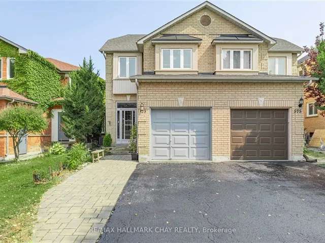 House For Sale in Newmarket, Ontario