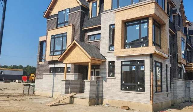 Townhouse For Sale in Brampton, Ontario