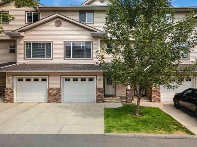 Townhouse For Sale in Calgary, Alberta