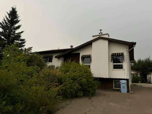 House For Sale in Fort McMurray, Alberta