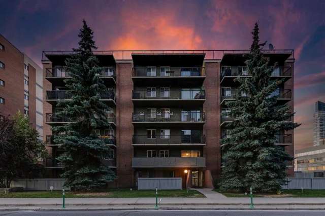 House For Sale in Calgary, Alberta