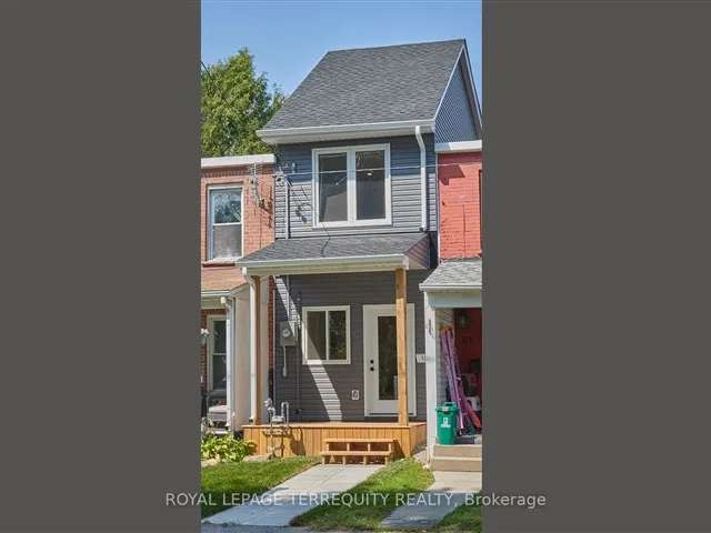 Townhouse For Sale in Oshawa, Ontario