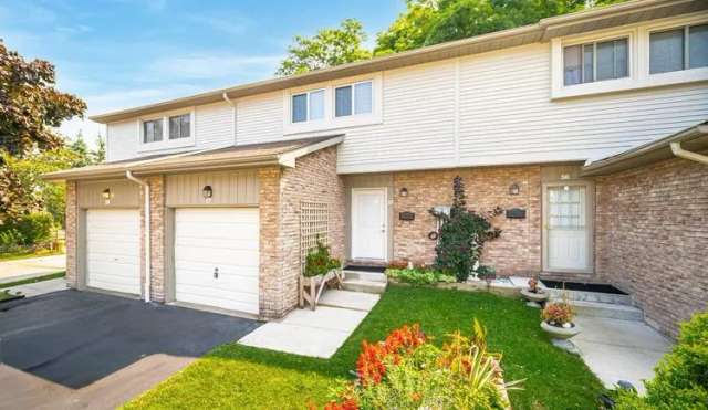 Townhouse For Sale in Mississauga, Ontario