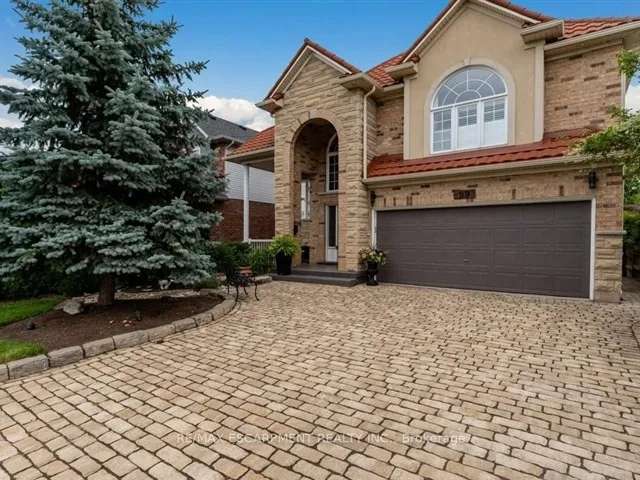 House For Sale in Grimsby, Ontario