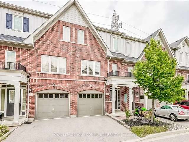 Townhouse For Sale in Whitby, Ontario