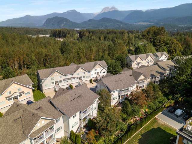 A $1,149,000.00 Townhouse with 3 bedrooms in Northyards, Squamish