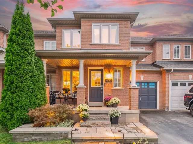 Townhouse For Sale in Burlington, Ontario