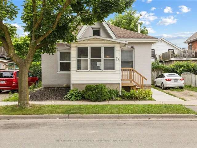 House For Sale in Brantford, Ontario