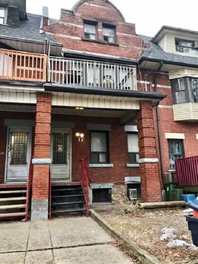 Room For Rent Close To Jarvis/Carlton