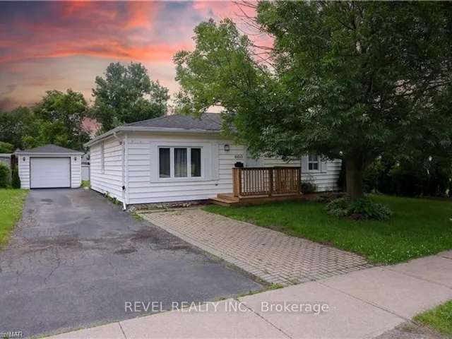 House For Sale in Niagara Falls, Ontario