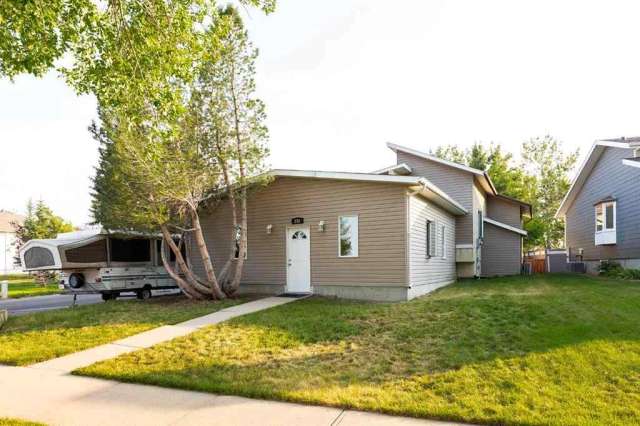 House For Sale in Lethbridge, Alberta