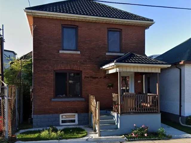 House For Sale in Hamilton, Ontario