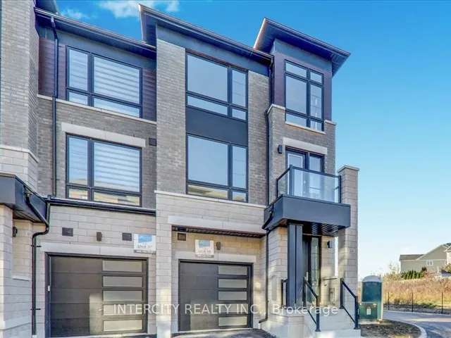 Townhouse For Sale in Whitby, Ontario