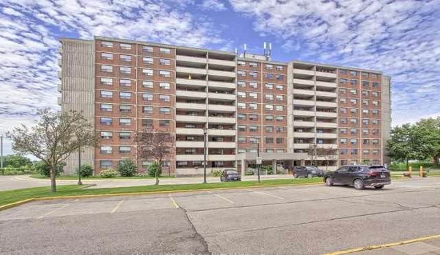 Condo For Sale in Newmarket, Ontario