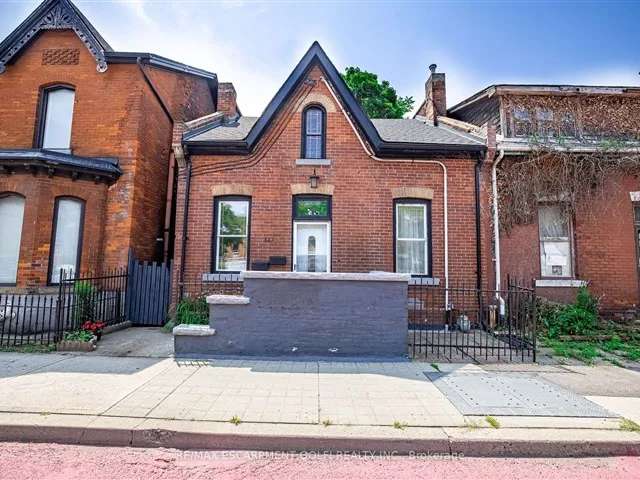 Duplex For Sale in Hamilton, Ontario