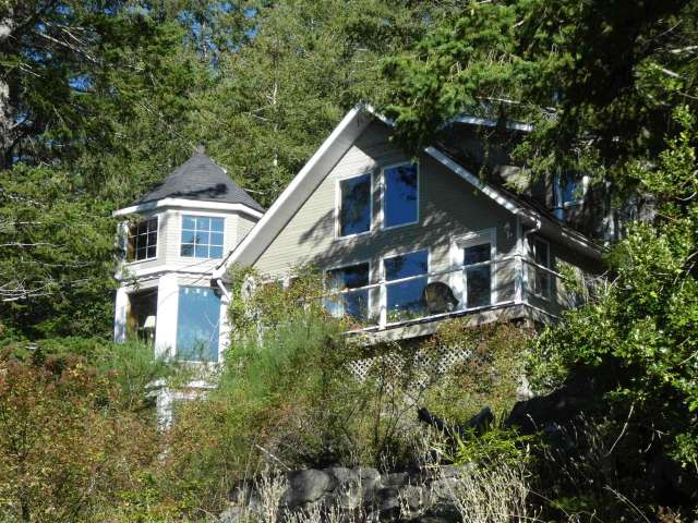 A $829,000.00 House with Acreage with 2 bedrooms in Pender Harbour Egmont, Sunshine Coast