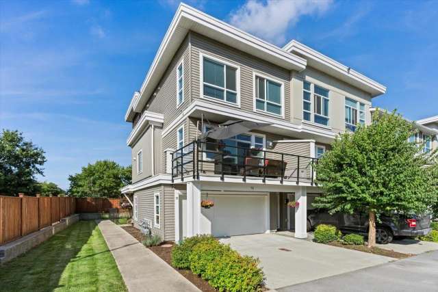 A $730,000.00 Townhouse with 3 bedrooms in Chilliwack Proper South, Chilliwack