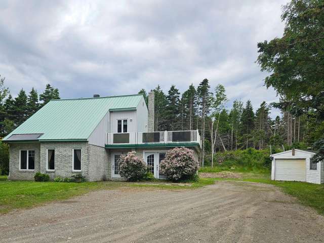 House For Sale in Notre-Dame-des-Sept-Douleurs, Quebec