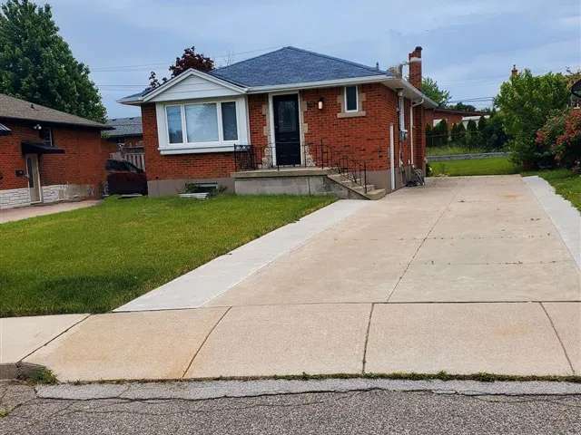 Duplex For Sale in Hamilton, Ontario