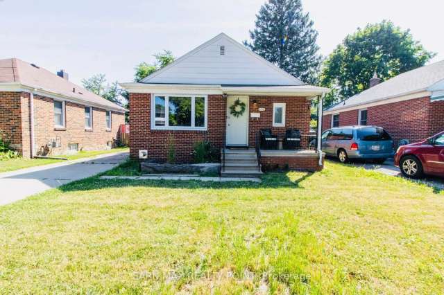 House For Sale in Windsor, Ontario