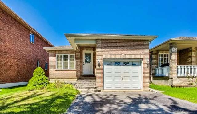 House For Sale in Barrie, Ontario