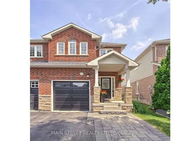 House For Sale in Newmarket, Ontario