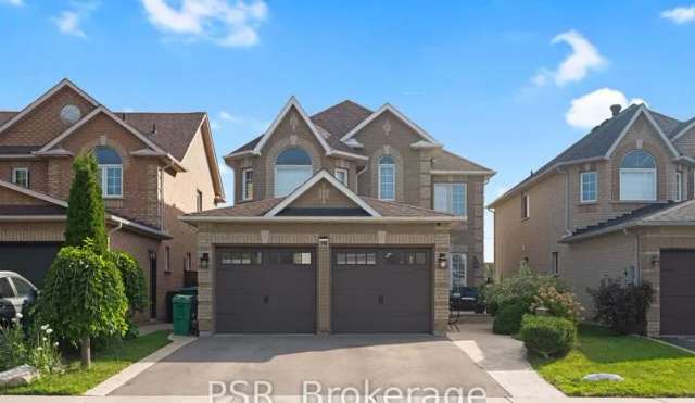 House For Sale in Newmarket, Ontario