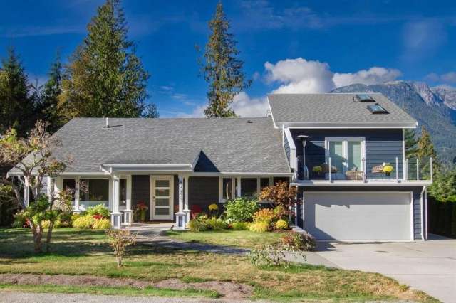 A $2,375,000.00 House/Single Family with 5 bedrooms in Garibaldi Highlands, Squamish