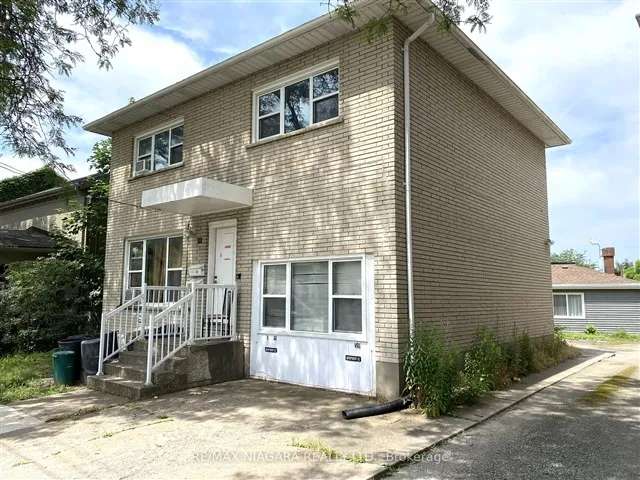 Duplex For Sale in St. Catharines, Ontario