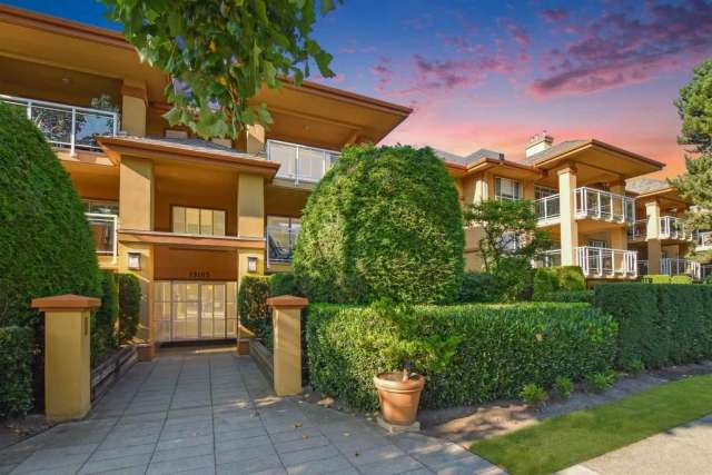 Condo For Sale in Surrey, British Columbia