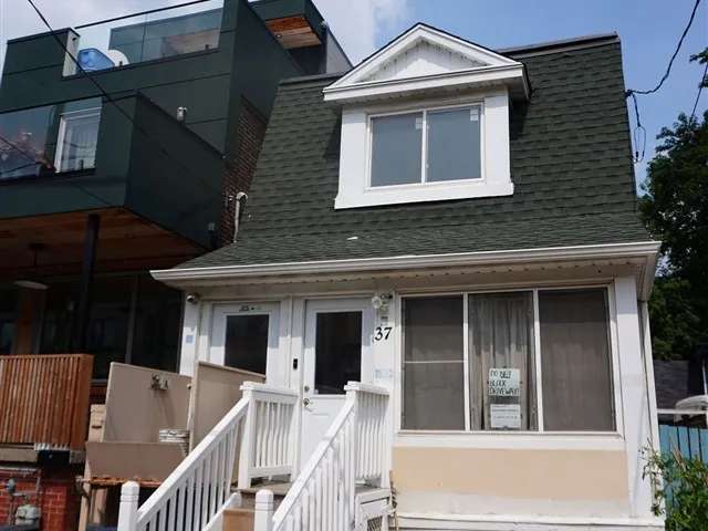 House For Sale in Toronto, Ontario