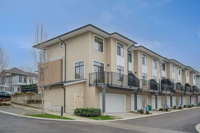 Townhouse For Sale in Surrey, British Columbia