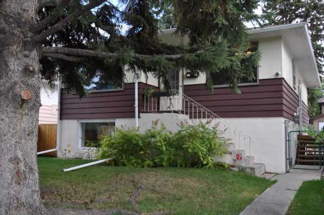 House For Sale in Calgary, Alberta