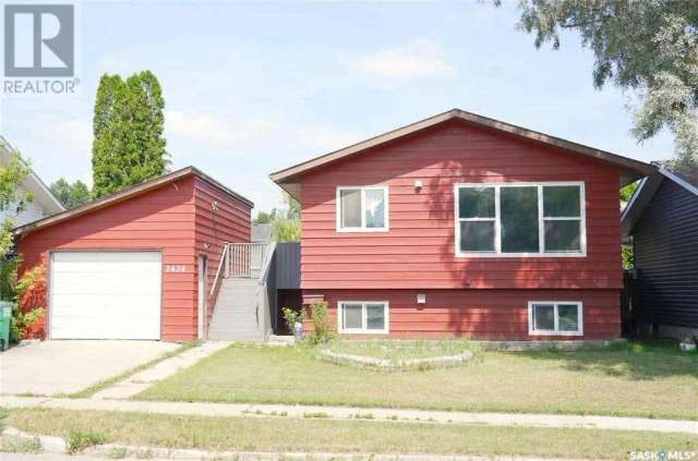 House For Sale in Saskatoon, Saskatchewan