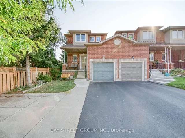 Townhouse For Rent in Oakville, Ontario