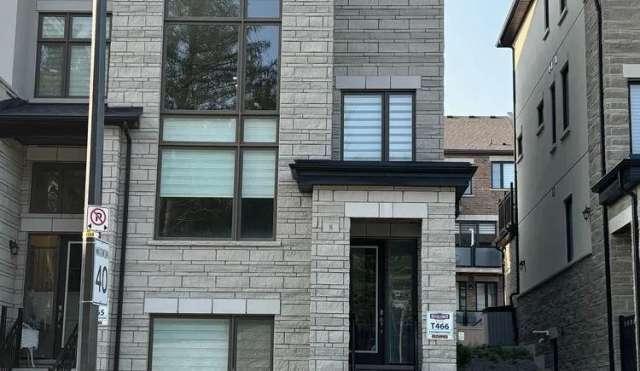 Townhouse For Sale in Toronto, Ontario