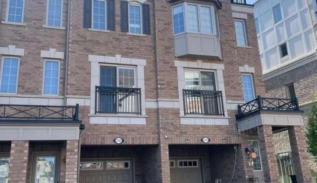 Townhouse For Sale in Toronto, Ontario