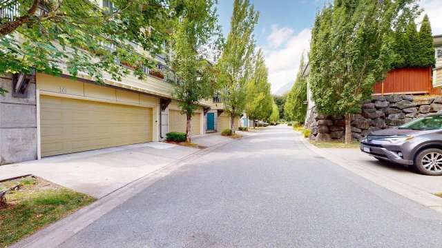 A $1,129,000.00 Townhouse with 3 bedrooms in Brackendale, Squamish