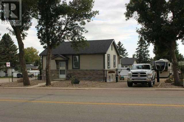 House For Sale in Picture Butte, Alberta