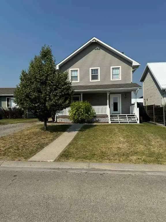 House For Sale in Pincher Creek, Alberta