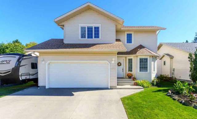 House For Sale in Olds, Alberta