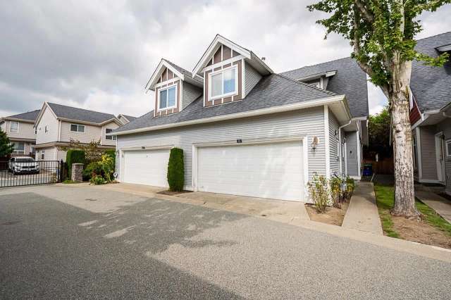 A $969,000.00 Townhouse with 4 bedrooms in Willoughby Heights, Langley