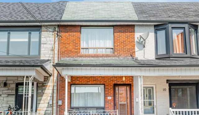 Townhouse For Sale in Toronto, Ontario