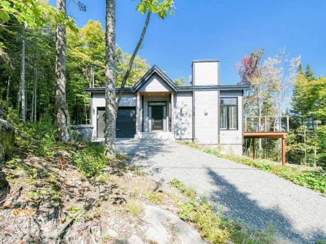 Bungalow For Sale in Lac-de-la-Maison-de-Pierre, Quebec