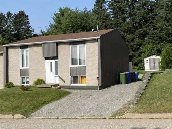 Bungalow-Semi-detached for sale (Charlevoix) #QV245