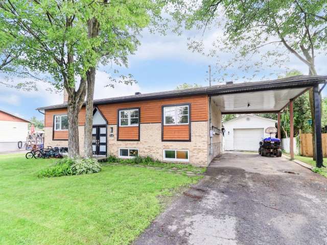 Bungalow For Sale in Quebec, Quebec